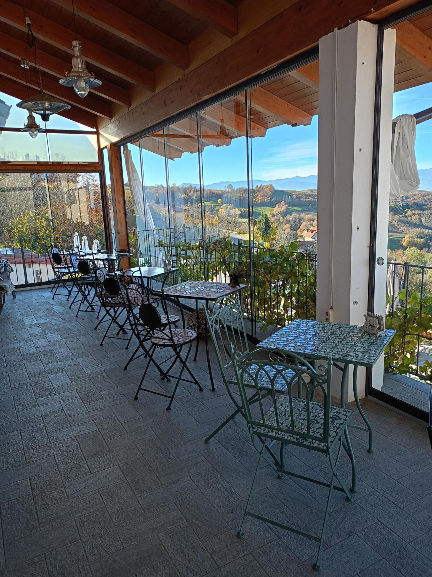 Villa Belvedere Langhe Luaran gambar