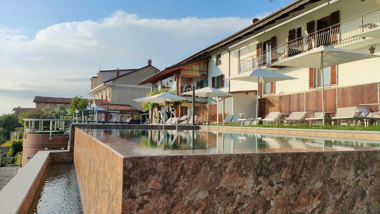 Villa Belvedere Langhe Luaran gambar
